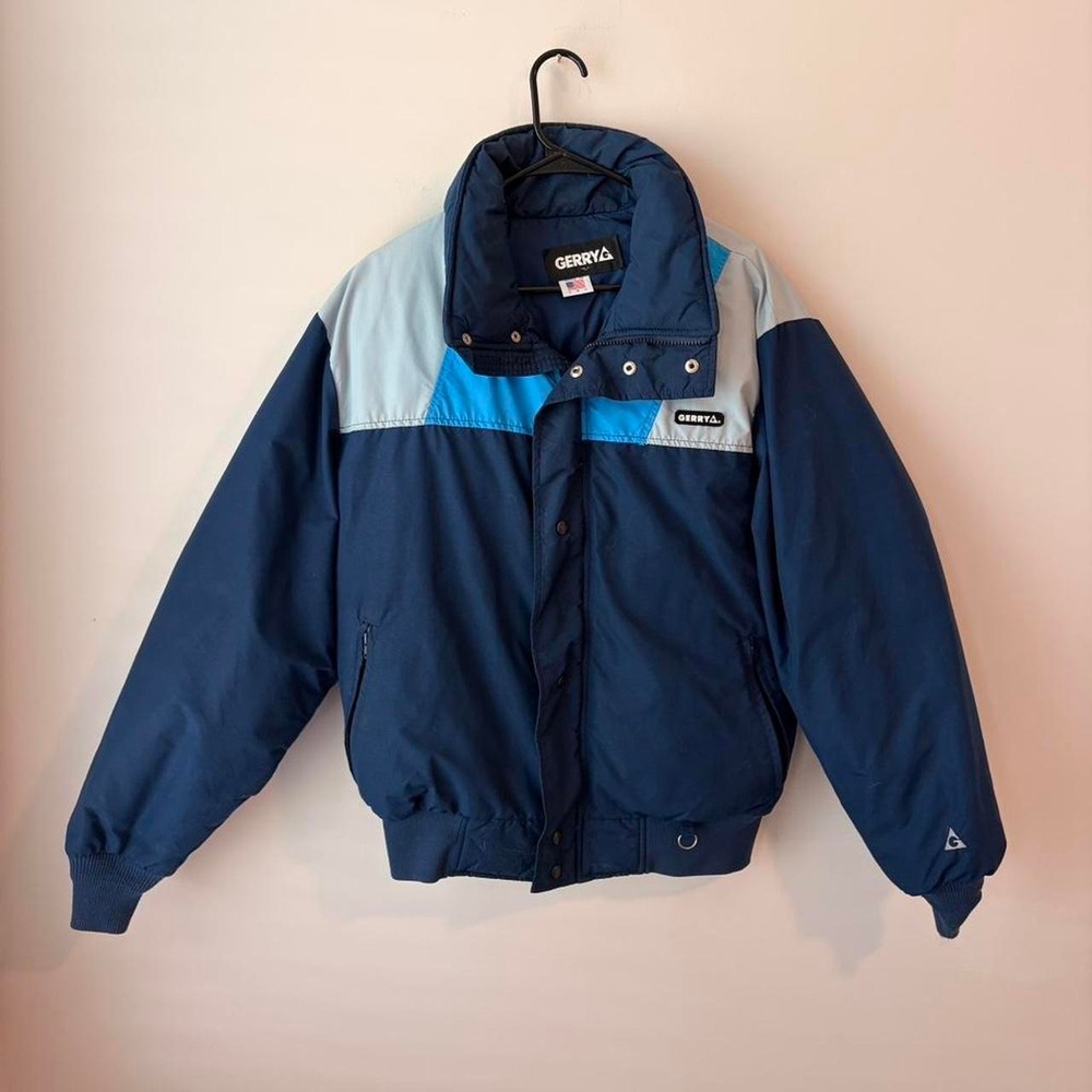 Vintage Gerry Navy and blue ski jacket with removable hood.  Down filled jacket
